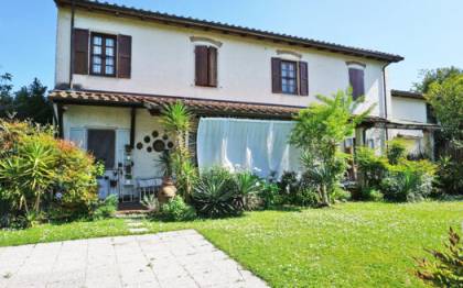 Casale in Versilia - Vendesi casolare nella campagna di Pietrasanta a poca distanza dal mare Cod 2025