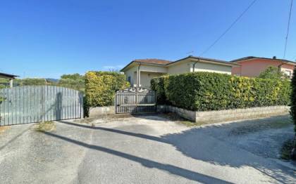 Villetta a Pietrasanta - Villetta in vendita a due chilometri dal mare Cod 2088