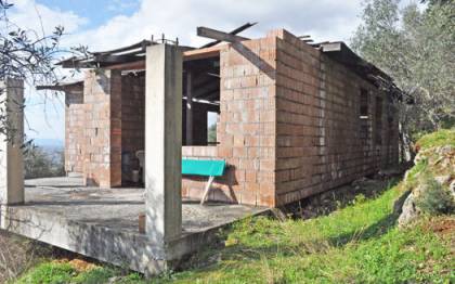 Villa al grezzo delle rifiniture in vendita con vista mare su terreno di 3.000 mq progetto su piano terra con cucina soggiorno 2 matrimoniali 2 bagni con possibilità di realizzare piscina e taverna fuori terra