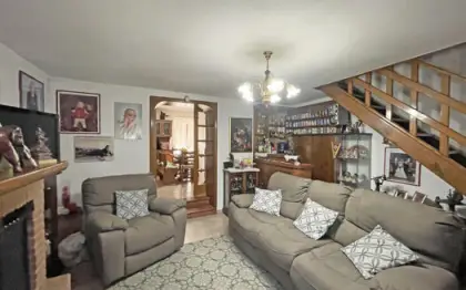 Appartamento su 2 livelli in vendita a Pietrasanta a pochi minuti dal centro storico in zona ben servita, con ingresso indipendente al piano terra, cucina abitabile e soggiorno al primo piano e 2 ampie camere matrimoniali con bagno privato e terrazza al secondo piano, parcheggi liberi vicini