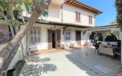 Casa a Forte Dei Marmi - Villetta quadrifamiliare in vendita a Forte Dei Marmi a due passi dal centro