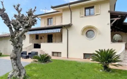 Vila in campagna - Complesso immobiliare in vendita nella campagna di Seravezza
