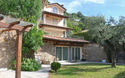 Villa bifamiliare in vendita nella campagna di Seravezza Cod 1966