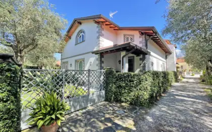 Casa in Versilia - bifamiliare in vendita nella campagna di Seravezza Cod 1972