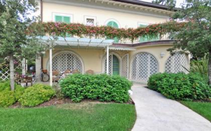 Villa di lusso in vendita a Marina di Pietrasanta Cod 1334