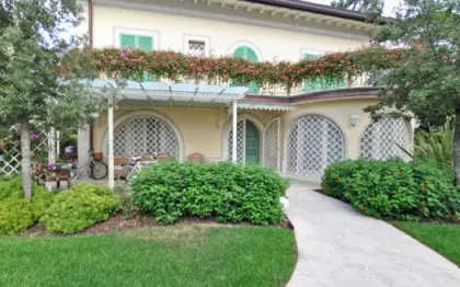 Villa di lusso in vendita a Marina di Pietrasanta Cod 1334