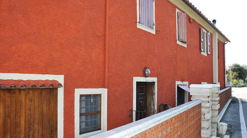 Appartamento da ristrutturare con giardino in vendita nel Comune di Pietrasanta Cod 1564