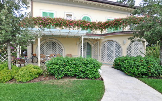 Villa di lusso in vendita a Marina di Pietrasanta Cod 1334
