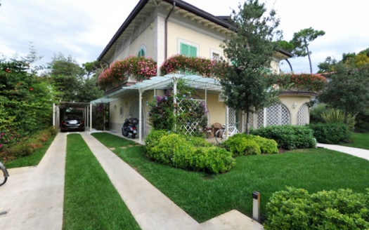Villa in vendita a Marina di Pietrasanta