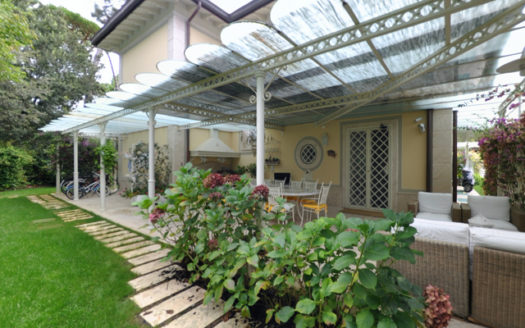 Villa in vendita a Marina di Pietrasanta