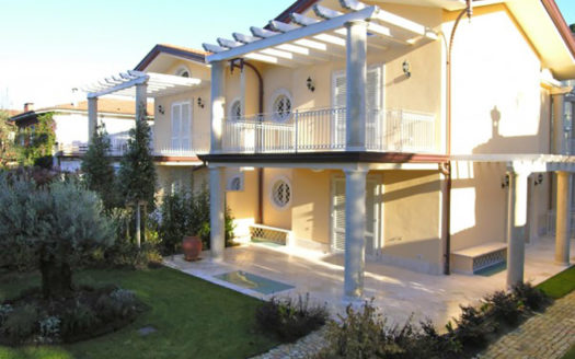 Villa bifamiliare in vendita a Forte dei Marmi Cod 1356