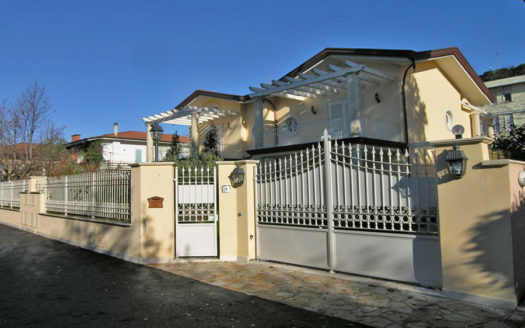 Bifamiliare in vendita a Forte dei Marmi – VENDUTA