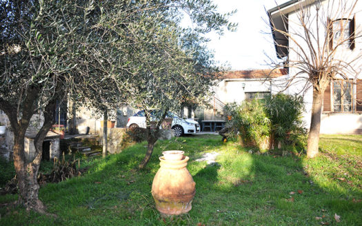 Casa a Pietrasanta – Villetta Bifamiliare in vendita