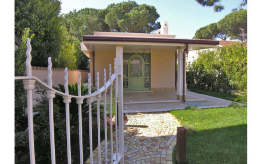 Villetta vicinissima al mare in vendita a Forte dei Marmi Cod 1359