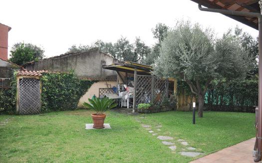 Villa nella campagna di Seravezza