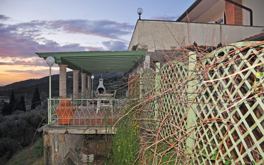 Villa vista mare sulla prima collina dietro Forte dei Marmi