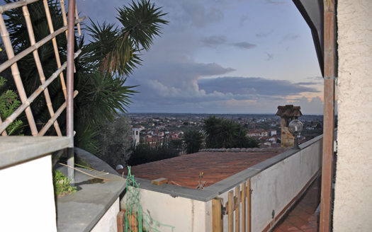 Villa vista mare sulla prima collina dietro Forte dei Marmi