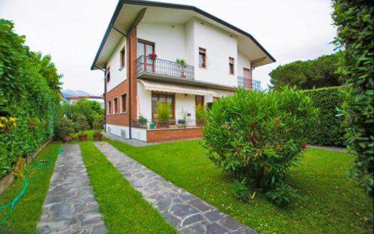 Casa al Mare - Villetta Bifamiliare in vendita a Forte dei Marmi Cod 1702