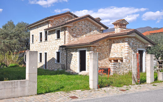 Villa in campagna – Villa in stile rustico nel comune di Seravezza
