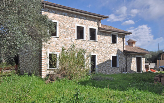 Villa in campagna – Villa in stile rustico nel comune di Seravezza