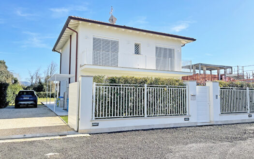 Casa a Pietrasanta – Nuova villa con piscina in vendita a Pietrasanta