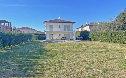 Casa a Pietrasanta – Nuova villa con piscina in vendita a Pietrasanta