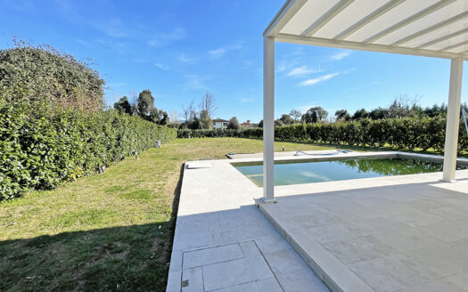 Casa a Pietrasanta – Nuova villa con piscina in vendita a Pietrasanta