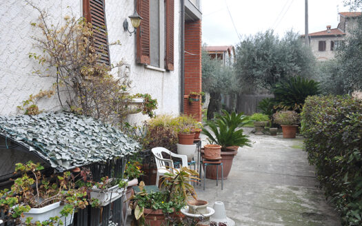 Casa in campagna – Appartamento P.T. in vendita nel Comune di Seravezza