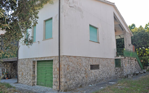 Villa a Forte Dei Marmi – Vendesi Villa da ristrutturare con grande giardino – VENDUTA