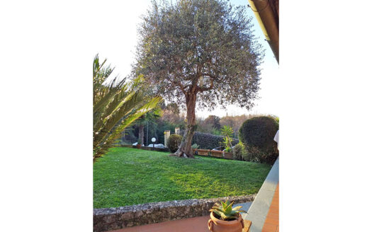 Casa in Versilia – Villetta bifamiliare in vendita sulla collina di Pietrasanta