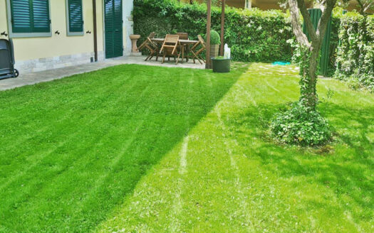 Appartamento con giardino in vendita a Marina di Pietrasanta Cod 1992