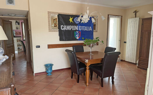 Casa in Versilia – Villetta trifamiliare in vendita nella campagna di Pietrasanta