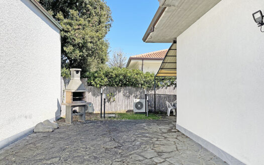 Casa al mare – Villetta quadrifamiliare vicinissima al mare in vendita a Marina di Pietrasanta