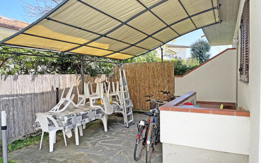 Casa al mare – Villetta quadrifamiliare vicinissima al mare in vendita a Marina di Pietrasanta