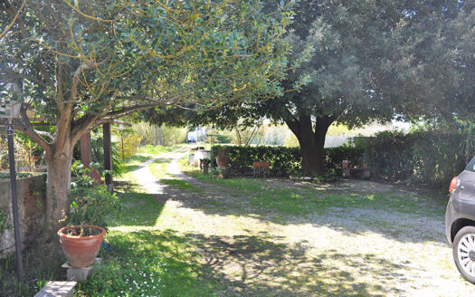Casa in Campagna – Porzione di bifamiliare in vendita nella campagna di Pietrasanta – VENDUTA