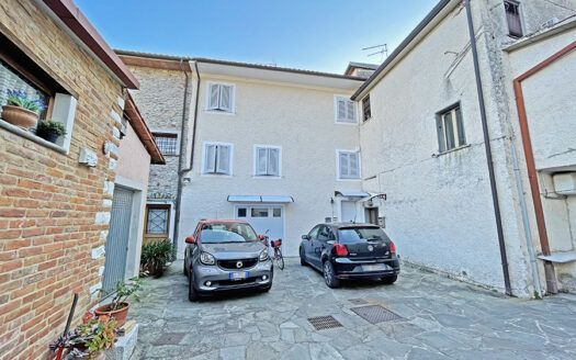 Casa in Versilia – Terratetto con giardino in vendita nel Comune di Seravezza