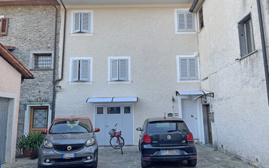 Casa in Versilia – Terratetto con giardino in vendita nel Comune di Seravezza