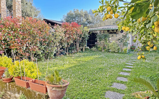 Casa in Versilia – Terratetto con giardino in vendita nel Comune di Seravezza
