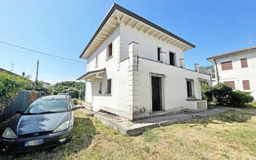 Villa a Pietrasanta cod 2087