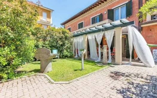 Casa a Marina di Pietrasanta – Villetta bifamiliare in vendita a Marina di Pietrasanta