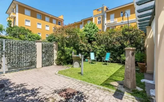 Casa a Marina di Pietrasanta – Villetta bifamiliare in vendita a Marina di Pietrasanta