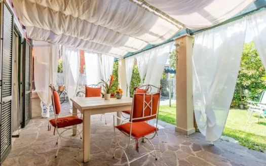 Villetta bifamiliare in vendiyta a Marina di Pietrasanta Cod 2170