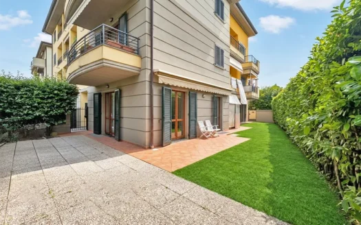 Casa a Querceta – Appartamento con giardino in vendita nel Comune di Seravezza
