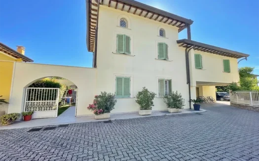 Casa a Seravezza - Villetta bifamiliare in vendita nella frazione di Pozzi Cod 2175