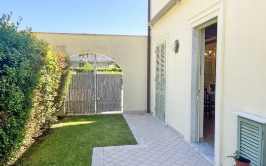 Casa in Versilia – Villetta bifamiliare in vendita a Pozzi, nella campagna di Seravezza