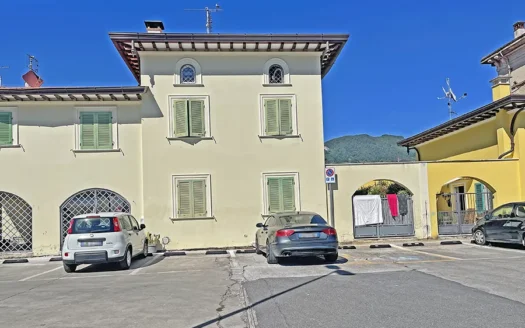 Casa in Versilia – Villetta bifamiliare in vendita a Pozzi, nella campagna di Seravezza