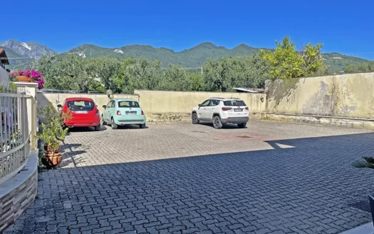 Casa in Versilia – Villetta bifamiliare in vendita a Pozzi, nella campagna di Seravezza