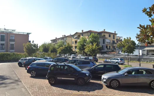 Casa in Versilia – Fondo commerciale trasformabile in abitazione nel Comune di Seravezza
