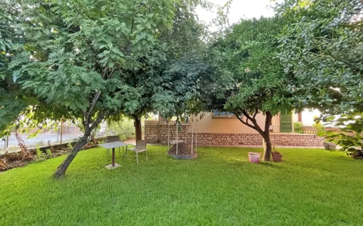 Villetta su unico livello in vendita nel Comune di Seravezza con giardino, garage e cantina
