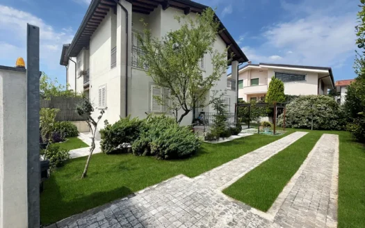 Esterno giardino villetta bifamiliare in vendita Strettoia Pietrasanta